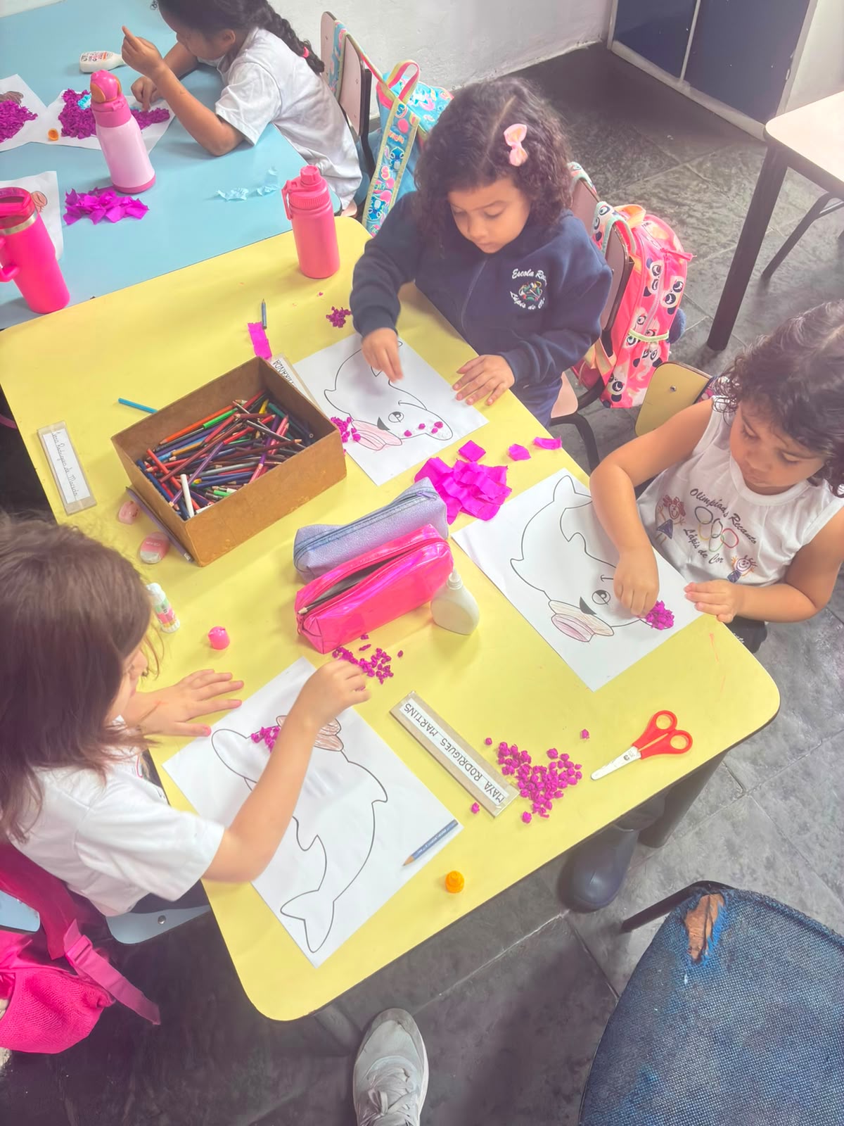 Atividade de arte e criatividade na Escola Recanto Lápis de Cor — registro 6